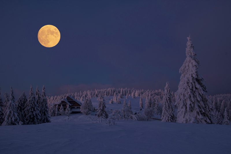 満月の名前 スノームーンは2月の満月 意味と由来 見える日時 クラシーラ